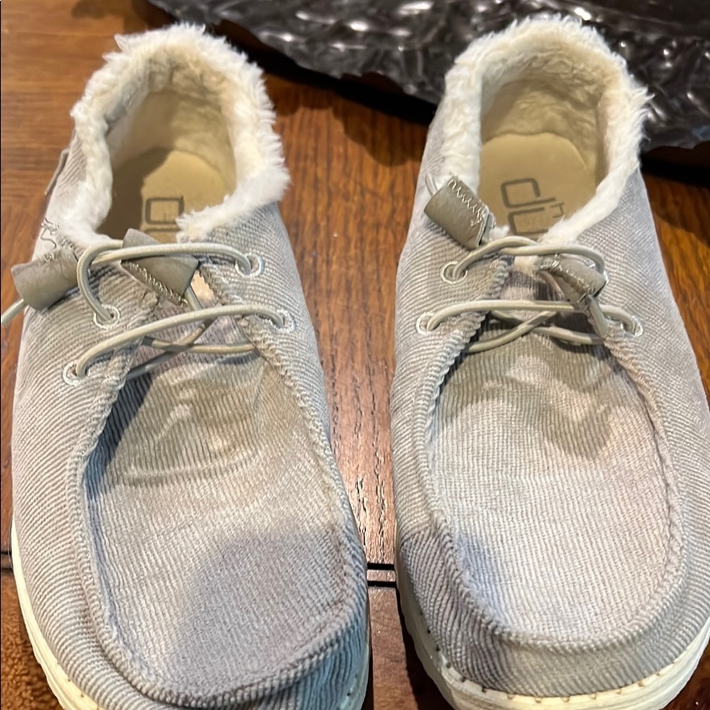 Gray Faux Fur Lined Hey Dude Casual Shoes Size 9. SH141